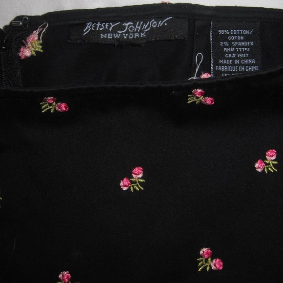 Betsey Johnson Capri Pants - Picture 1 of 3